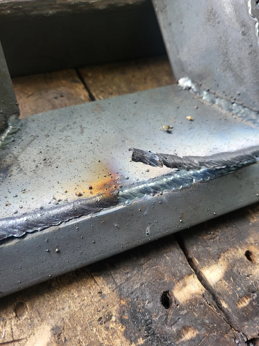 Comparison of weld beads on an angle section